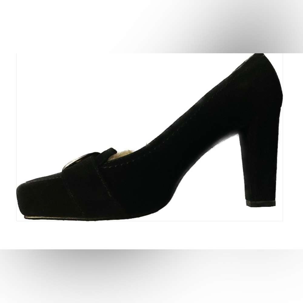 🆕 Stuart Weitzman, black suede pumps.🔆